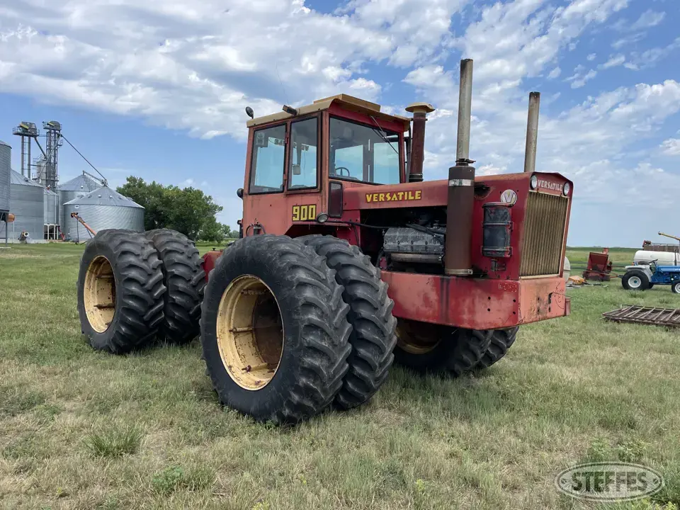 Versatile 900 4WD Tractor