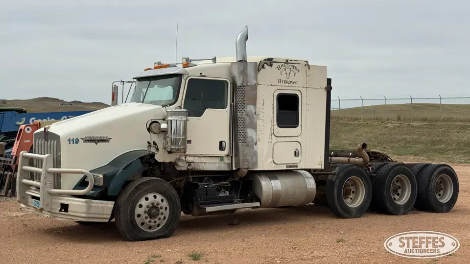 2010 Kenworth T800 Conventional Truck without Sleeper