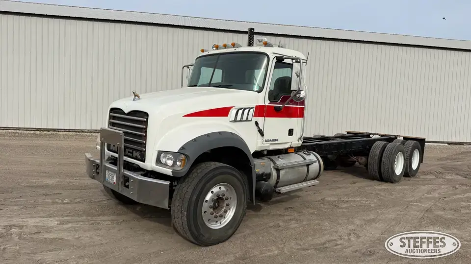 2009 Mack GU713 Cab and Chassis Truck