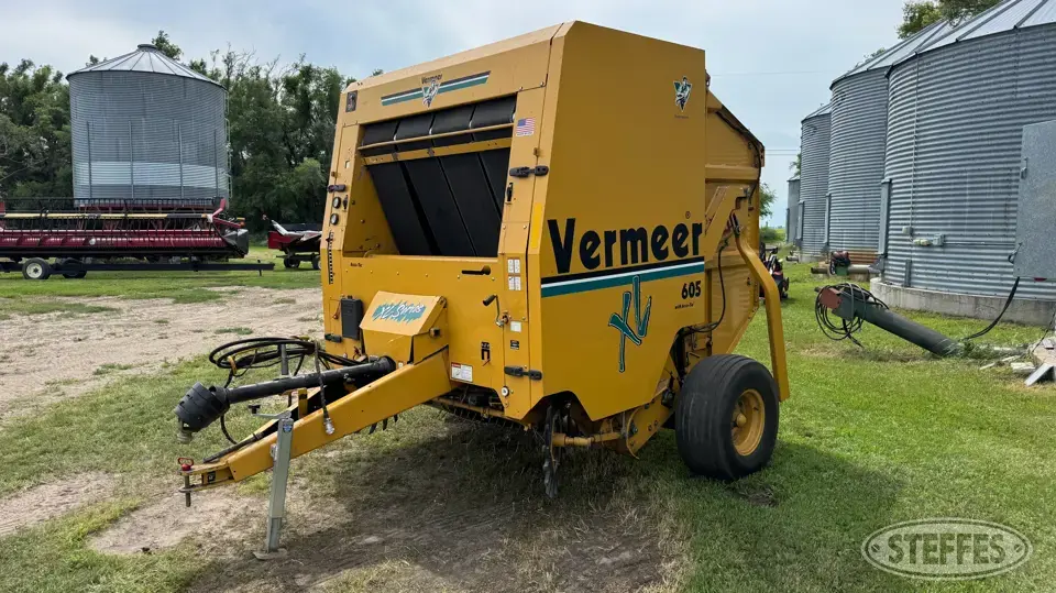 2003 Vermeer 605XL Round Baler