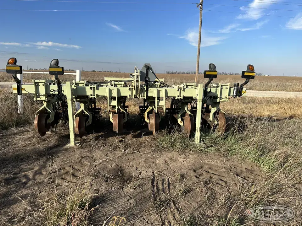 2010 Orthman 1tRIPr Strip Tillage
