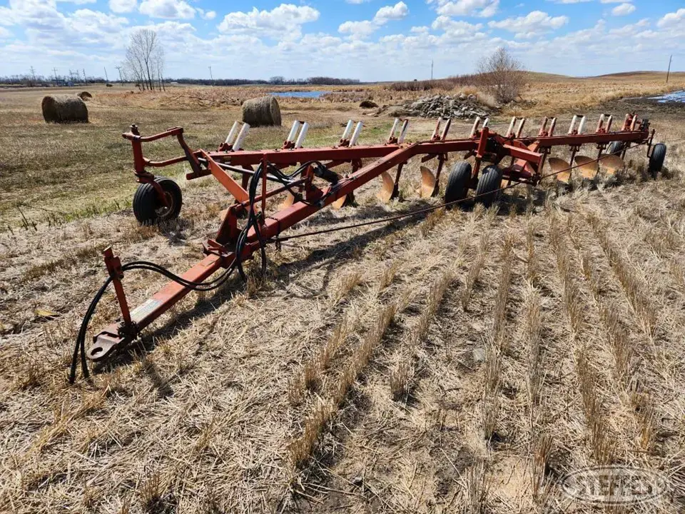 International 800 Plow