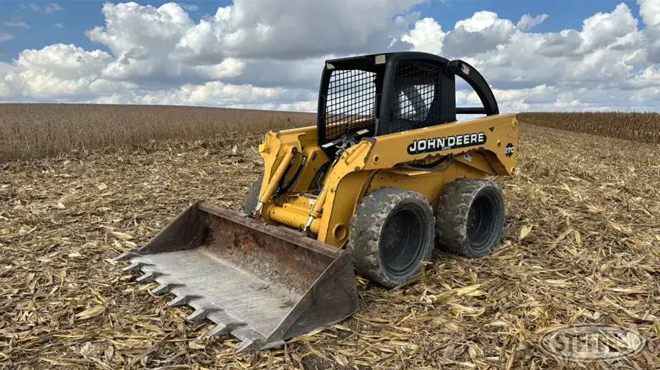 2000 John Deere 270 Wheeled Skid Steer