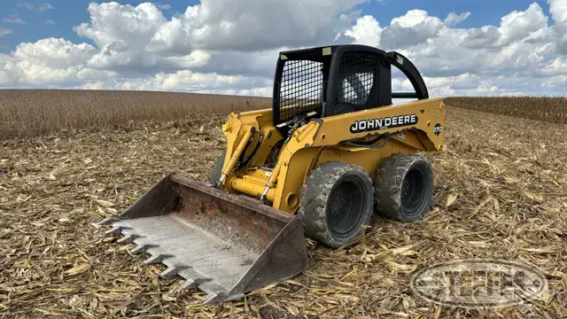 2000 John Deere 270