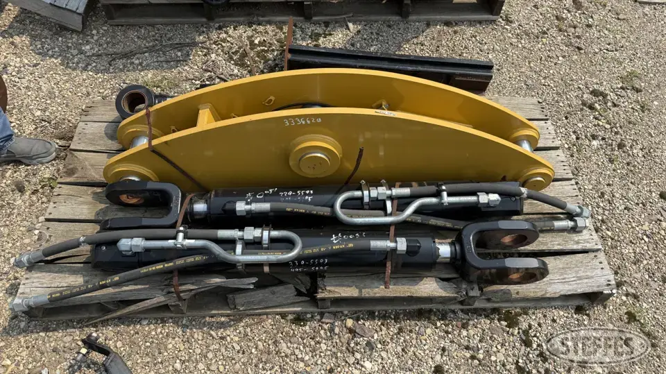 CAT 930K Loader Attachment