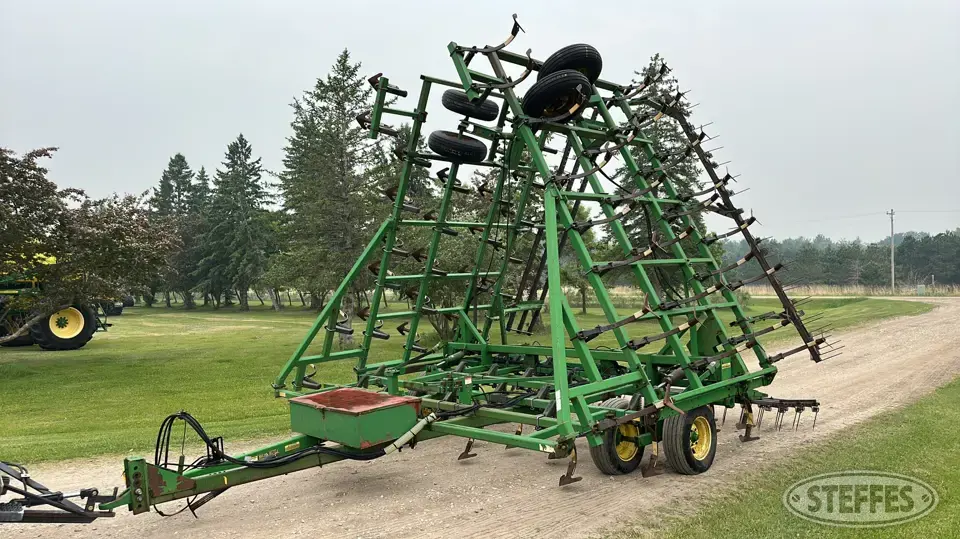 1991 John Deere 960 Field Cultivator