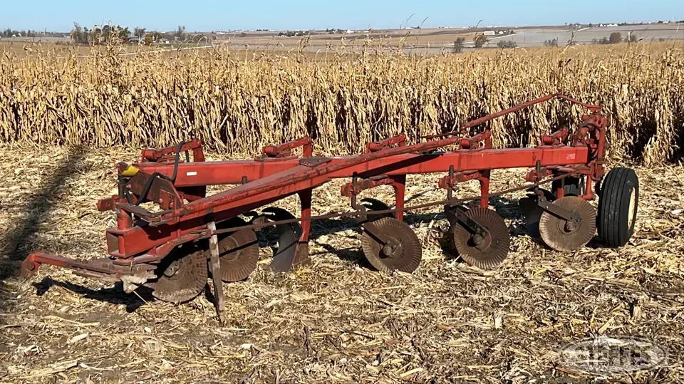 International 720 Plow