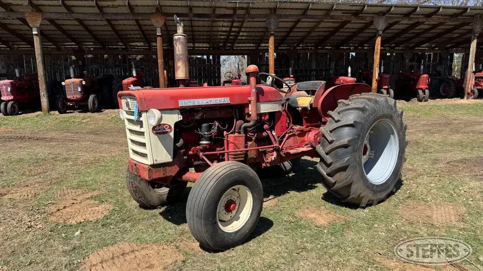 1959 International 460 Utility Collectible Tractor