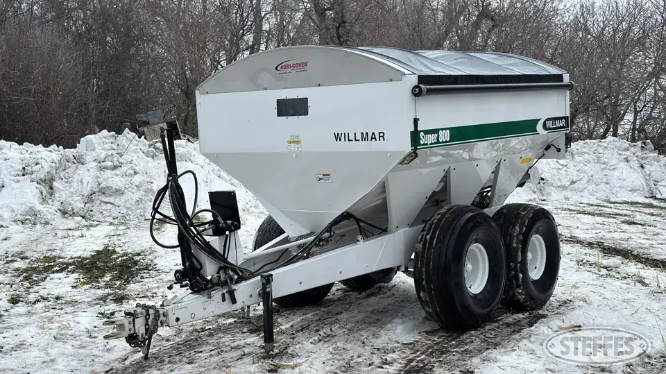 2010 Willmar Super 800 Pull-Type Dry Spreader