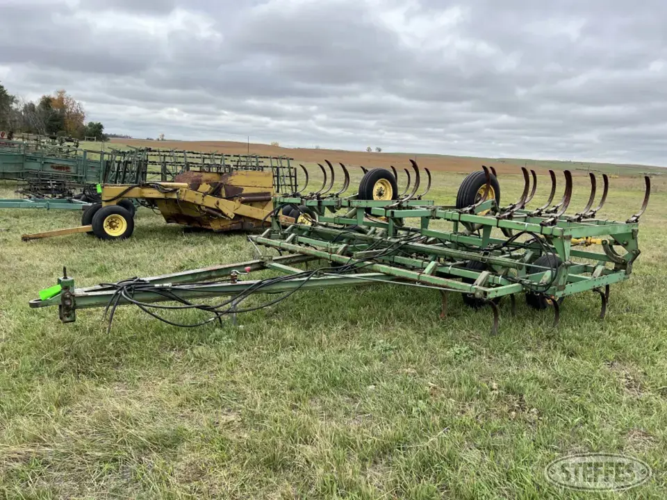 John Deere 1010 Field Cultivator