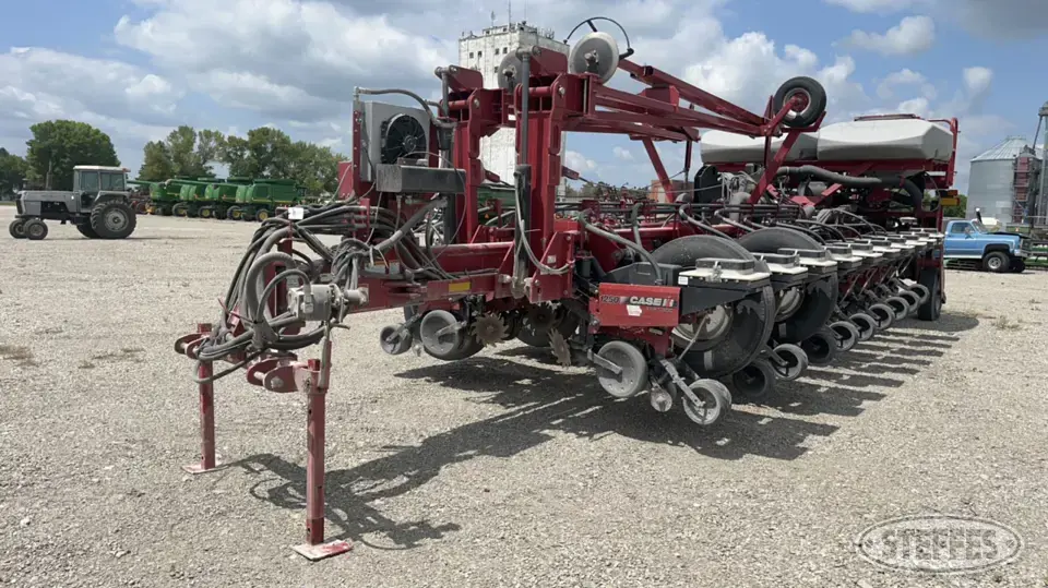 Case IH 1250 12 or More Row Planter