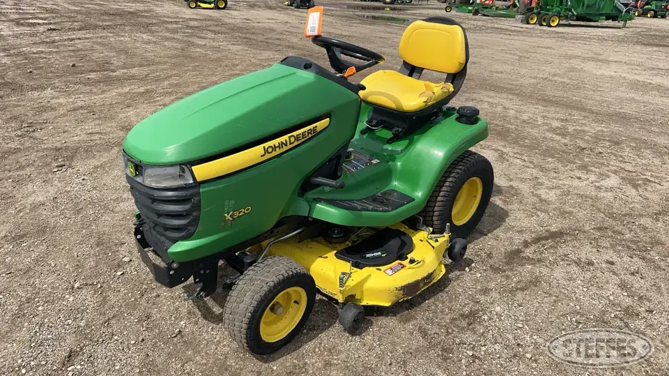 2013 John Deere X320 Lawn Tractor