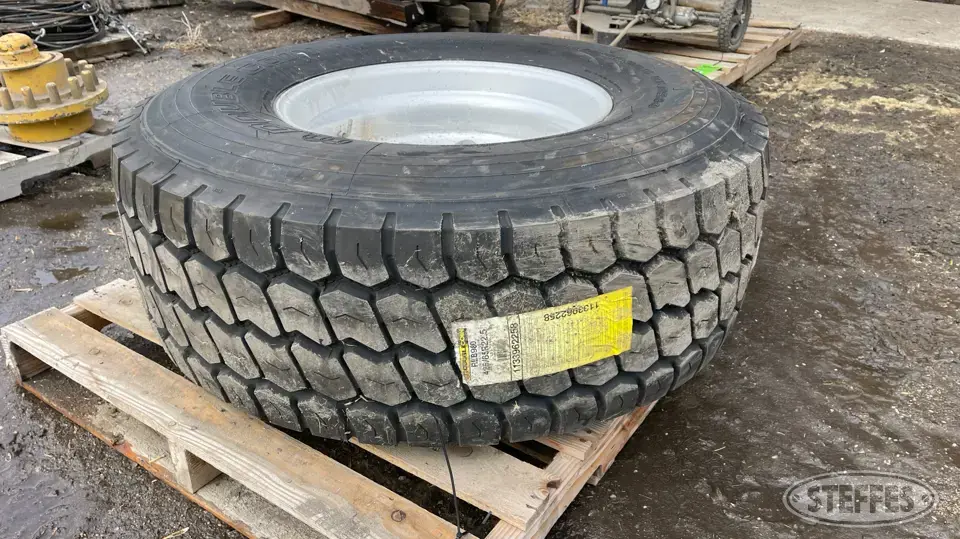 Double Coin 425/65R22.5 Super Single Truck Tire