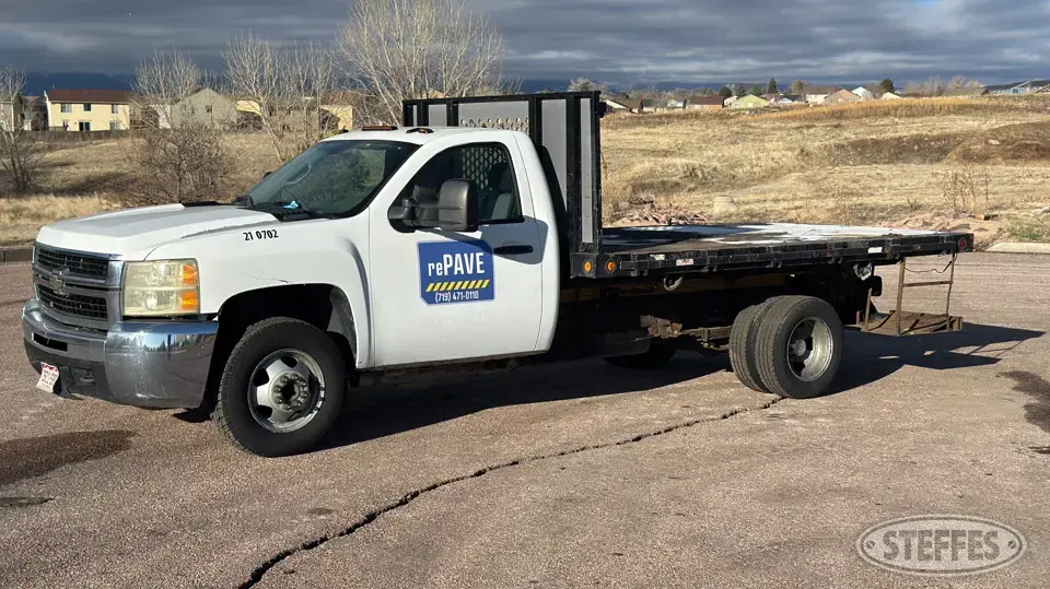 2009 Chevrolet Silverado 3500HD Flatbed Truck