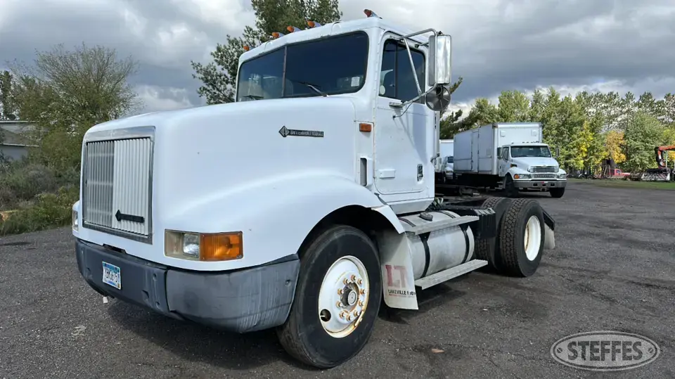 1995 International 9200 Conventional Truck without Sleeper