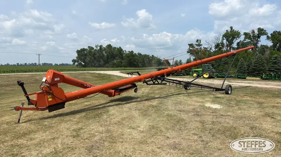Brandt 1070 Swing Hopper Auger