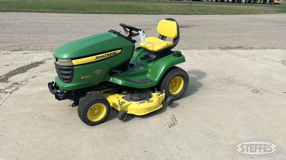 2011 John Deere X320 Lawn Tractor