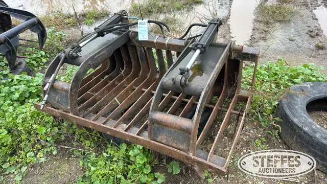 Rock grapple bucket
