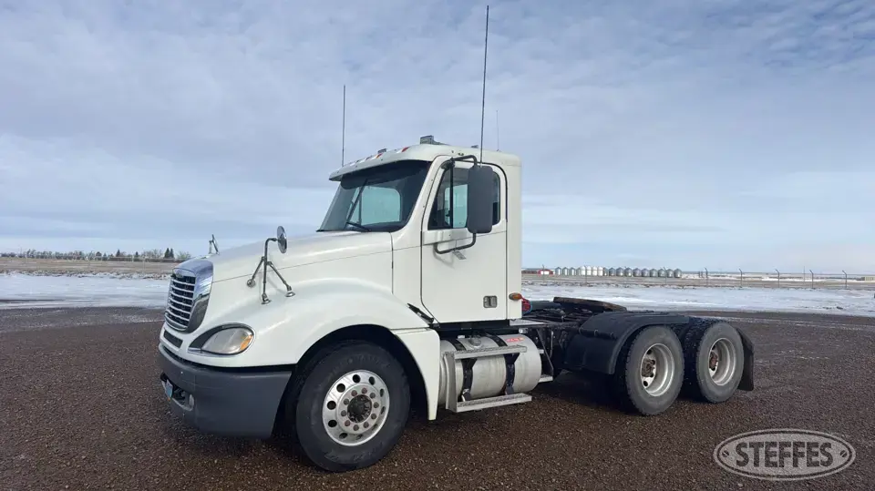 2003 Freightliner Columbia 120 Conventional Truck without Sleeper