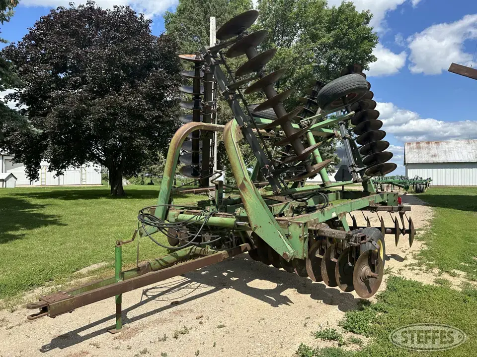 John Deere 235 Disc