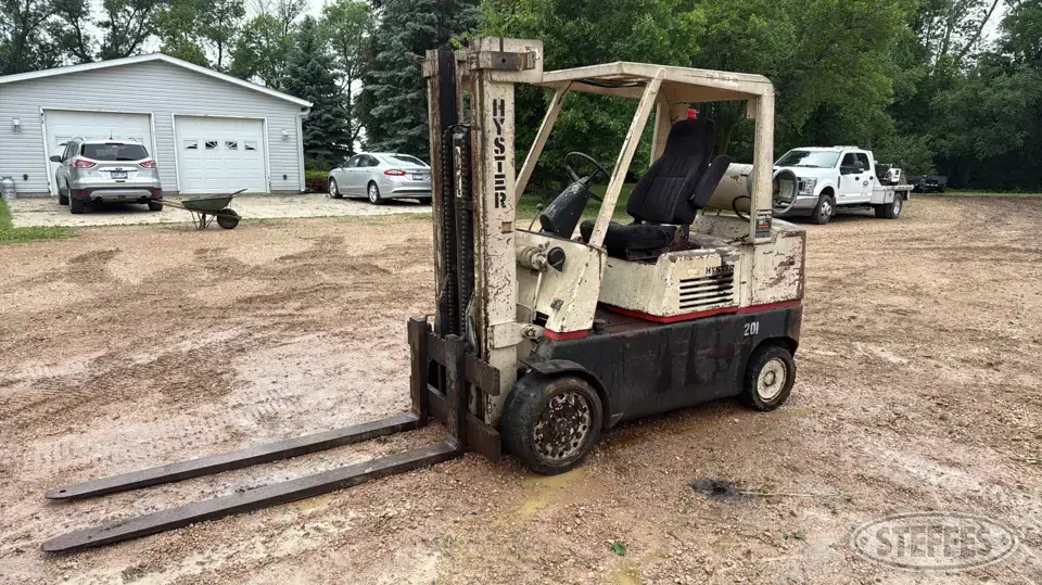 Hyster S100E Warehouse Forklift