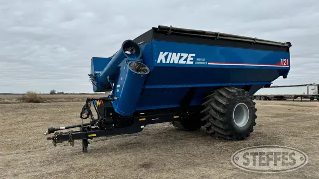 2022 Kinze Harvest Commander 1121