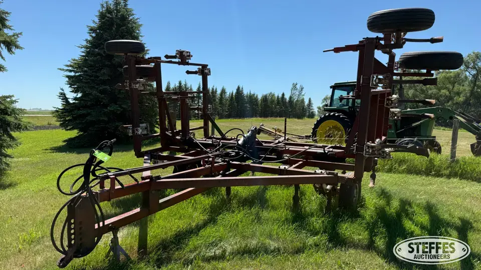 Wil-Rich chisel plow