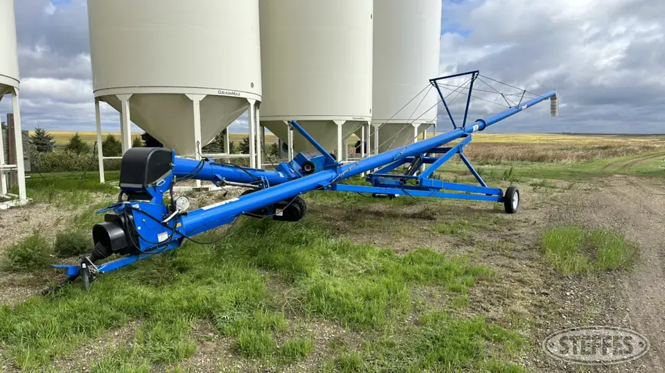 2011 Brandt 1070 Swing Hopper Auger