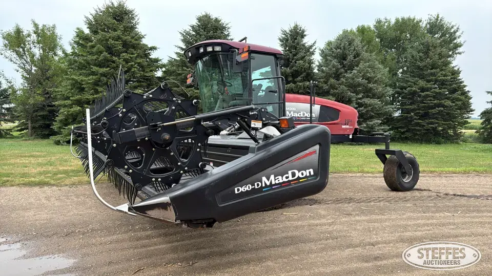 2009 MacDon M200 Self-Propelled Swather