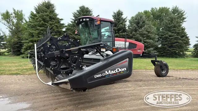 2009 MacDon M200