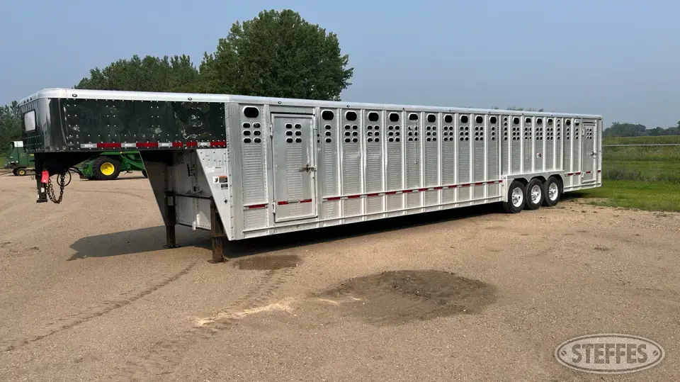 2022 Wilson PSGN-9340T Gooseneck Livestock Trailer