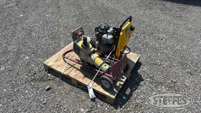 Jumping jack & concrete breaker