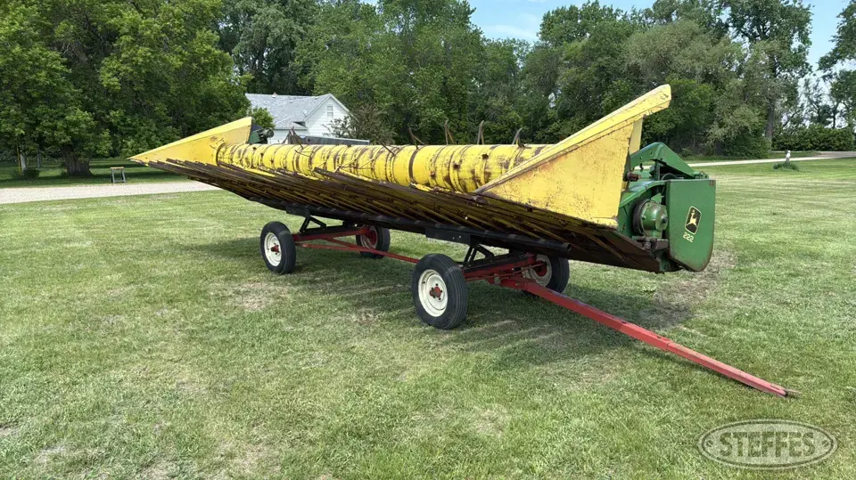 1977 John Deere 222 Rigid Head