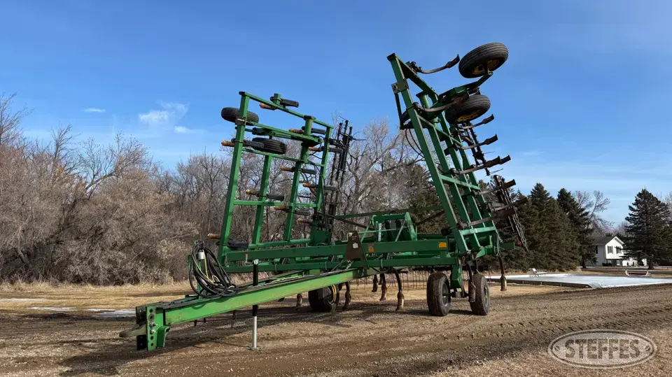 John Deere 680 Chisel Plow