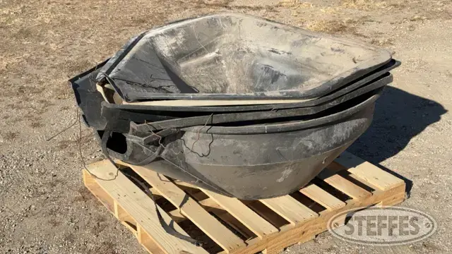 (5) Plastic hoppers