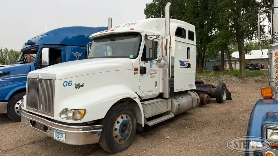 2006 International 9400i Eagle Conventional Truck with Sleeper