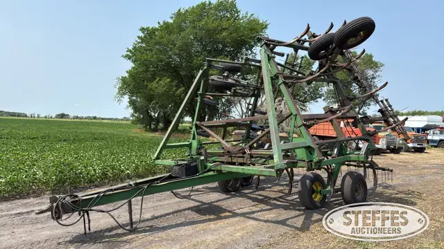 John Deere 610