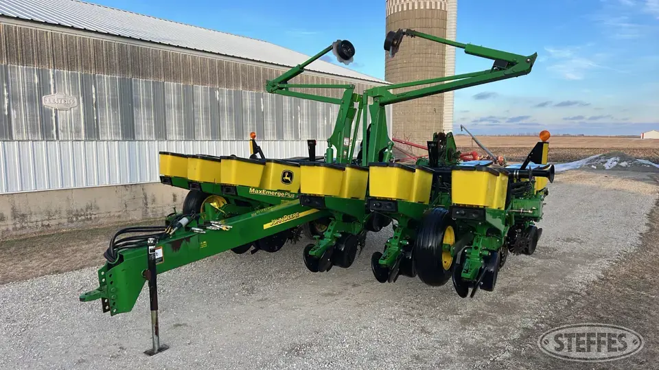 2004 John Deere 1760 12 or More Row Planter