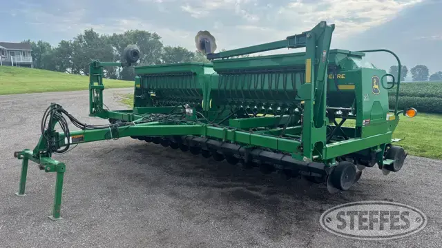 John Deere 1590