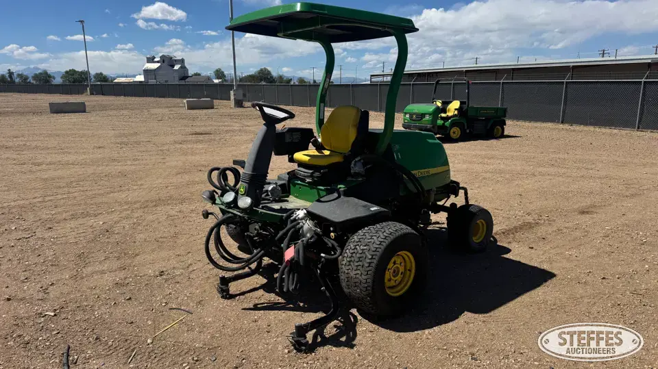 2011 John Deere 8700 PrecisionCut Lawn Tractor