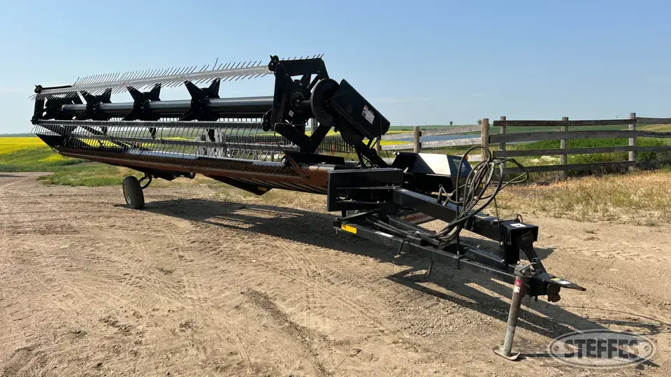 2001 MacDon Premier 1900 Pull-Type Swather