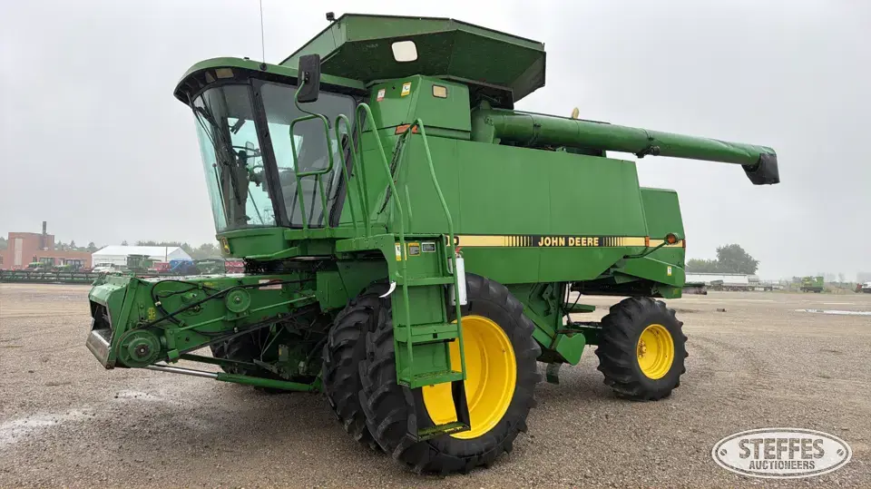 1993 John Deere 9600 Combine
