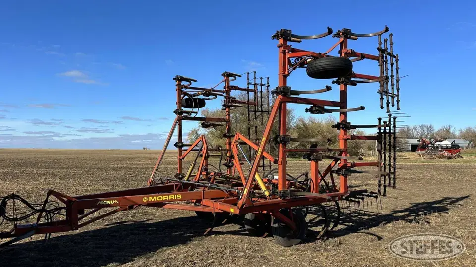 Morris Magnum CP-731 Chisel Plow