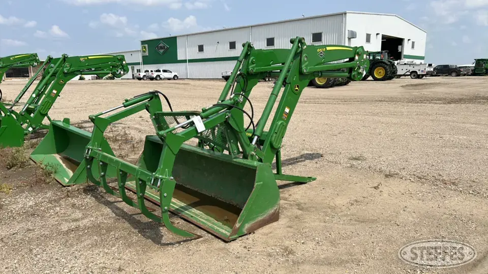 2017 John Deere 640R Tractor Loaders and Attachment