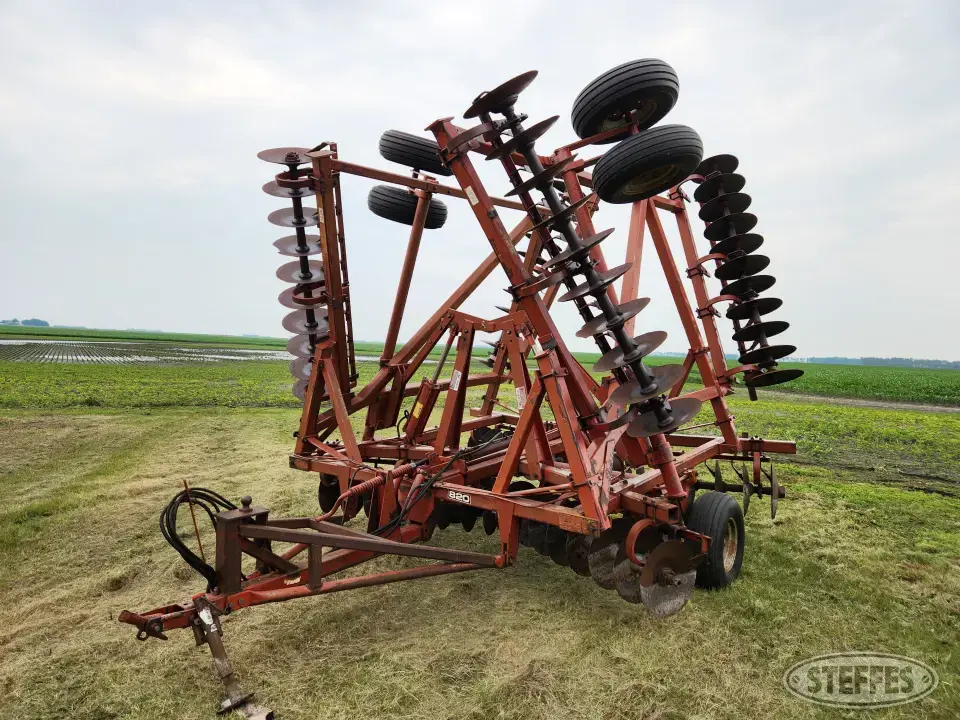 Massey Ferguson 820 Disc