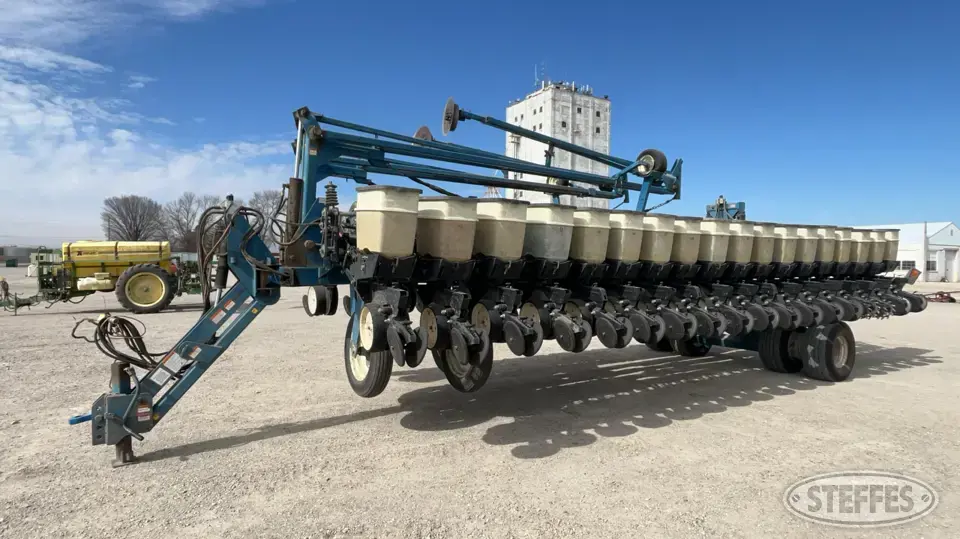 1996 Kinze 2700 12 or More Row Planter
