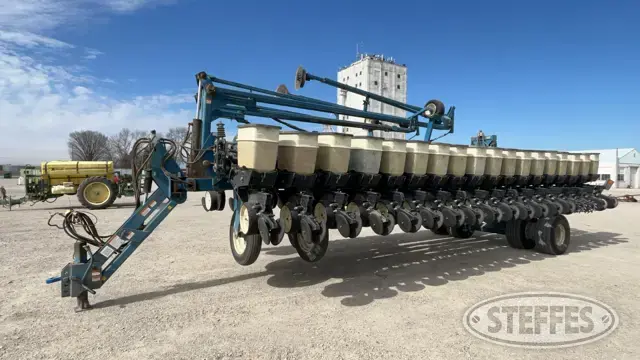 1996 Kinze 2700