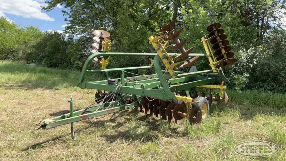 John Deere 230 Disc