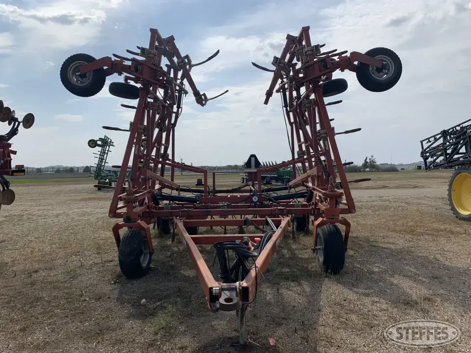2011 Wil-Rich 5800 Chisel Plow