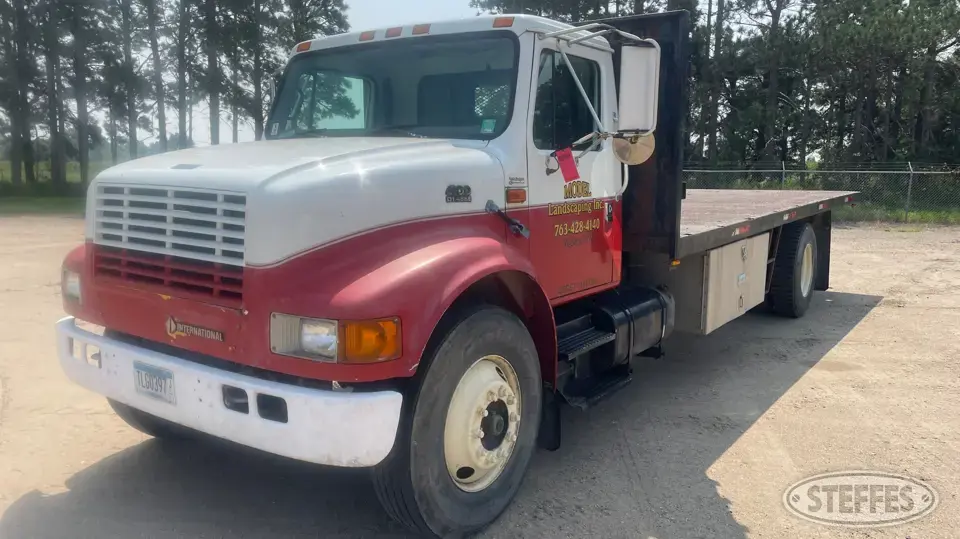 2000 International 4900 Flatbed Truck